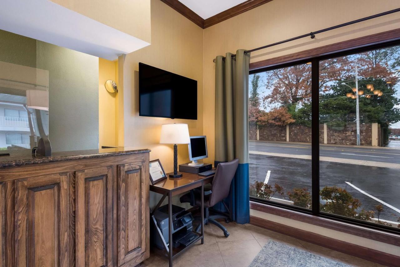 Best Western Winners Circle Hot Springs Ngoại thất bức ảnh