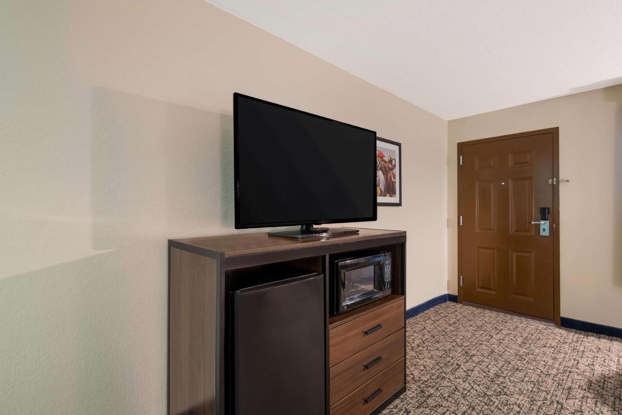 Best Western Winners Circle Hot Springs Ngoại thất bức ảnh