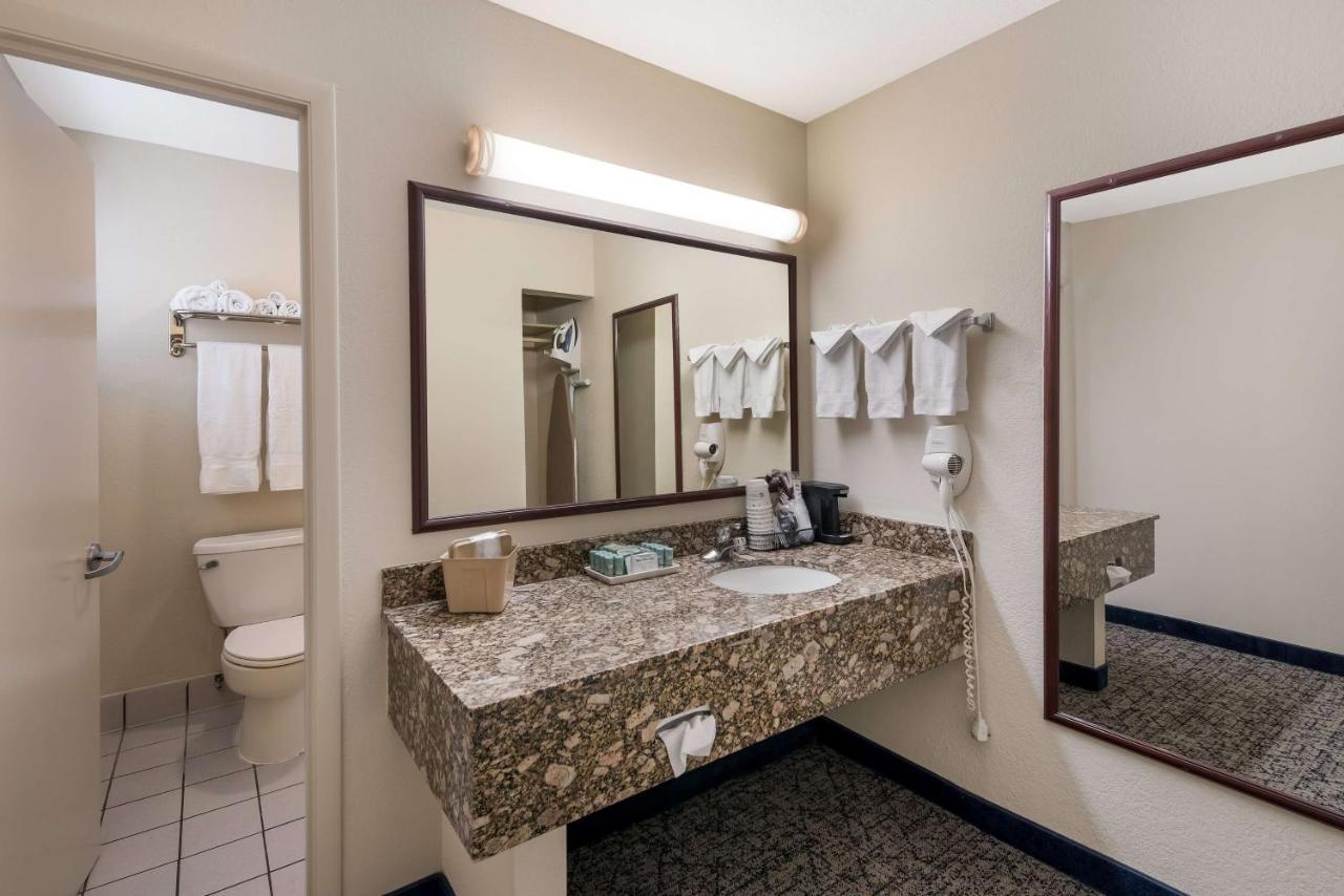 Best Western Winners Circle Hot Springs Ngoại thất bức ảnh