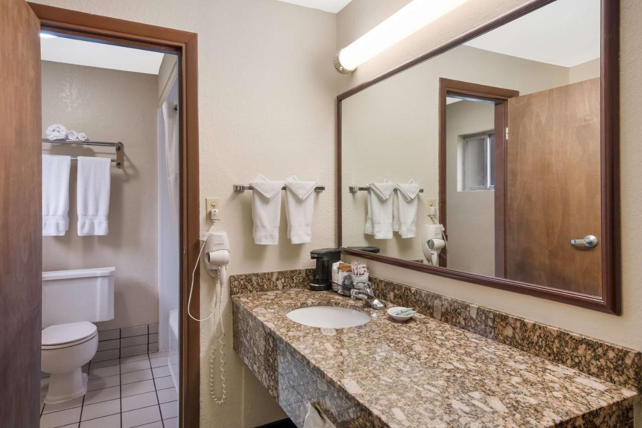 Best Western Winners Circle Hot Springs Ngoại thất bức ảnh