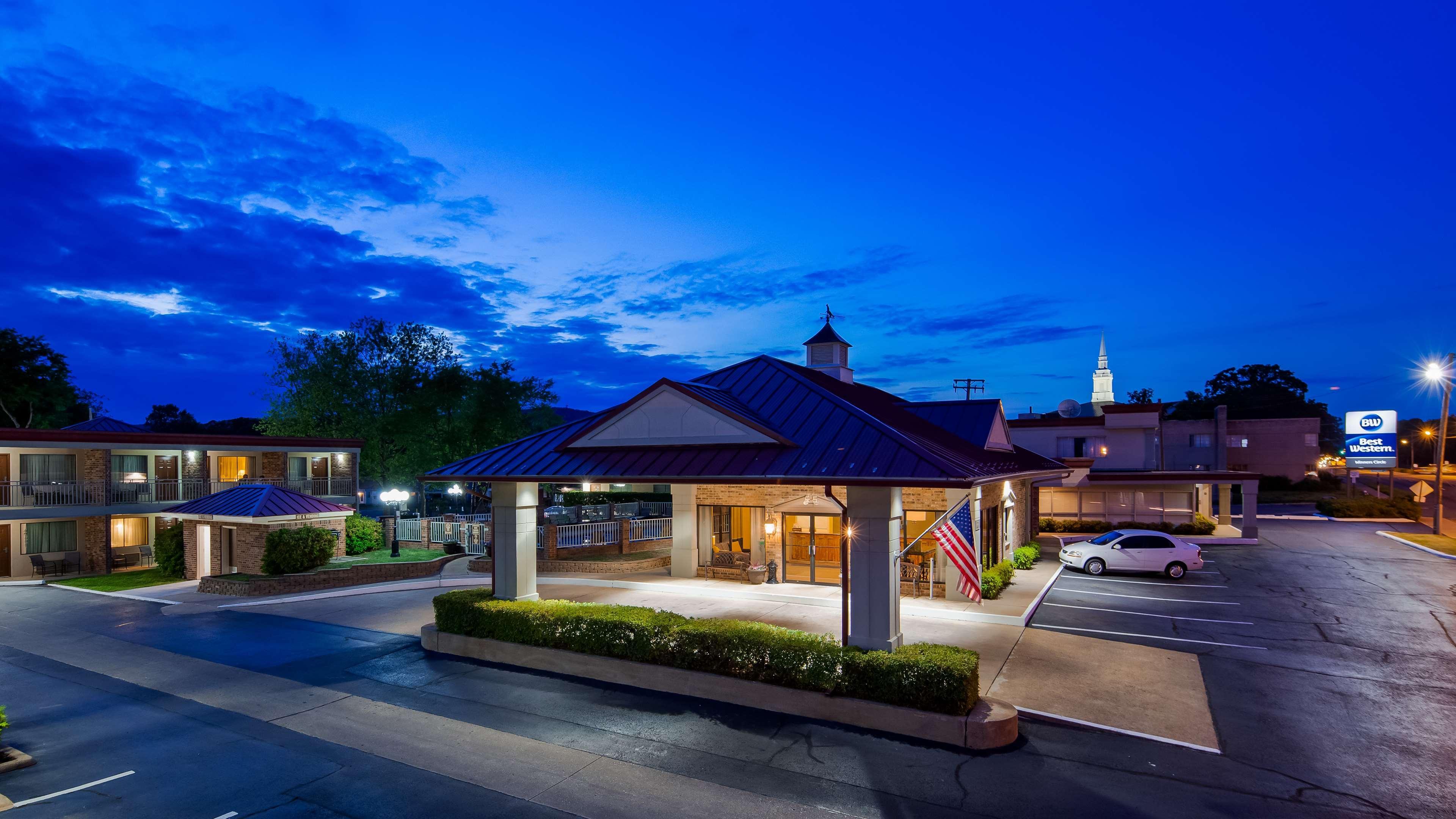 Best Western Winners Circle Hot Springs Ngoại thất bức ảnh