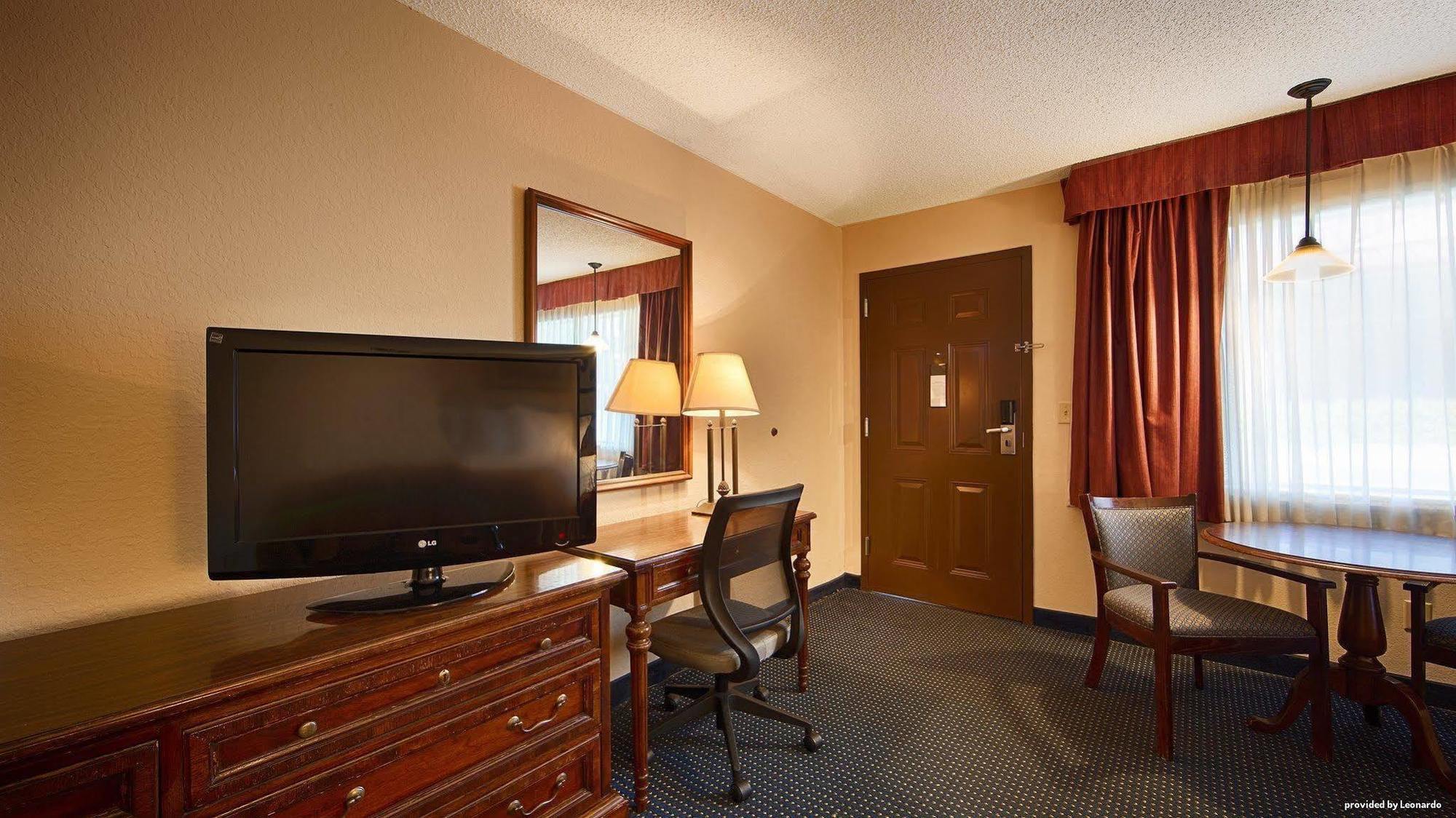 Best Western Winners Circle Hot Springs Ngoại thất bức ảnh